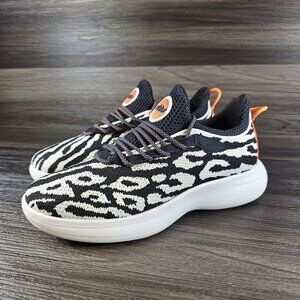 Snibbs Orbit Snow Leopard Slip-Resistant Shoes - Men's Size 7.5